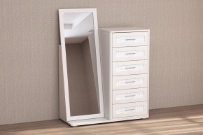 Кэт-4 Комод 6 ящ с зеркалом (МДФ Бодега белая/Экокожа Caiman белый) в Екатеринбурге - ok-mebel.com | фото